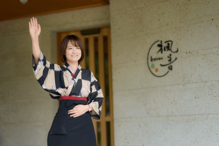 温泉旅館の接客係・仲居